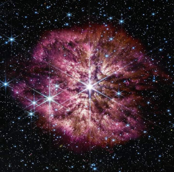 Най-далечната и ранна галактика разкрива тайните си пред "Джеймс Уеб" 
